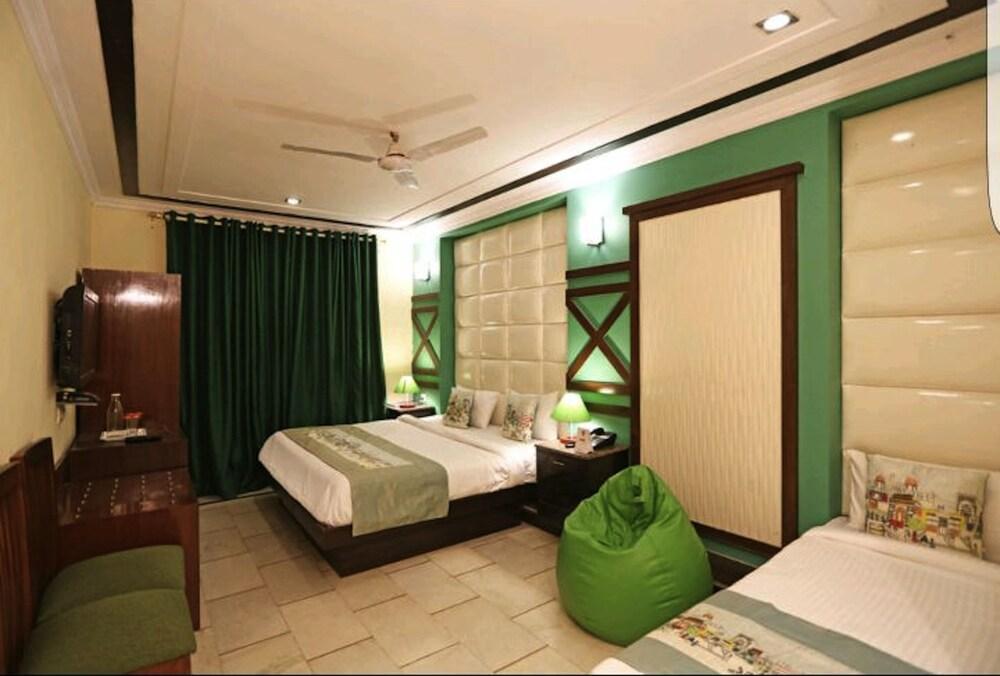 Hotel Unistar New Delhi Extérieur photo