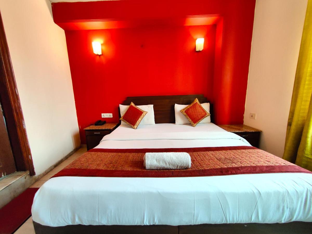 Hotel Unistar New Delhi Extérieur photo