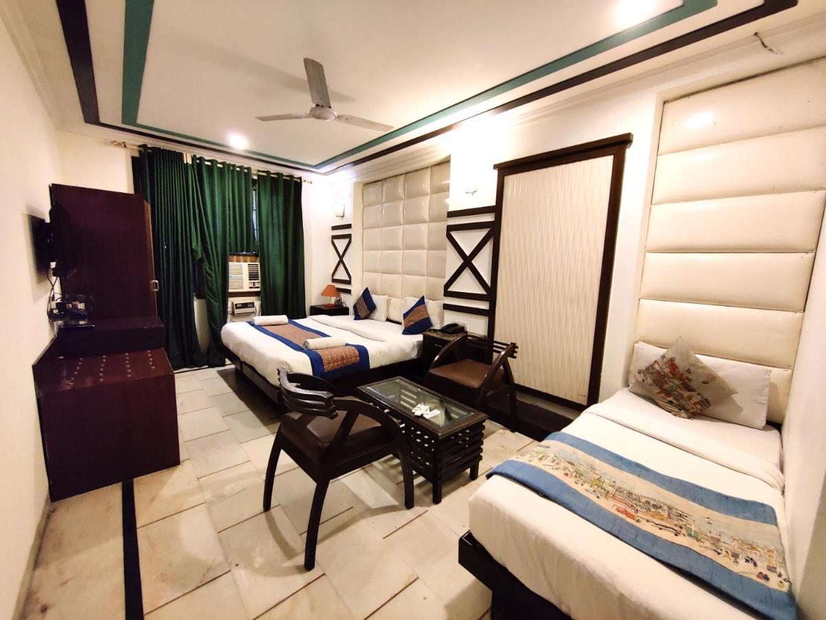 Hotel Unistar New Delhi Extérieur photo