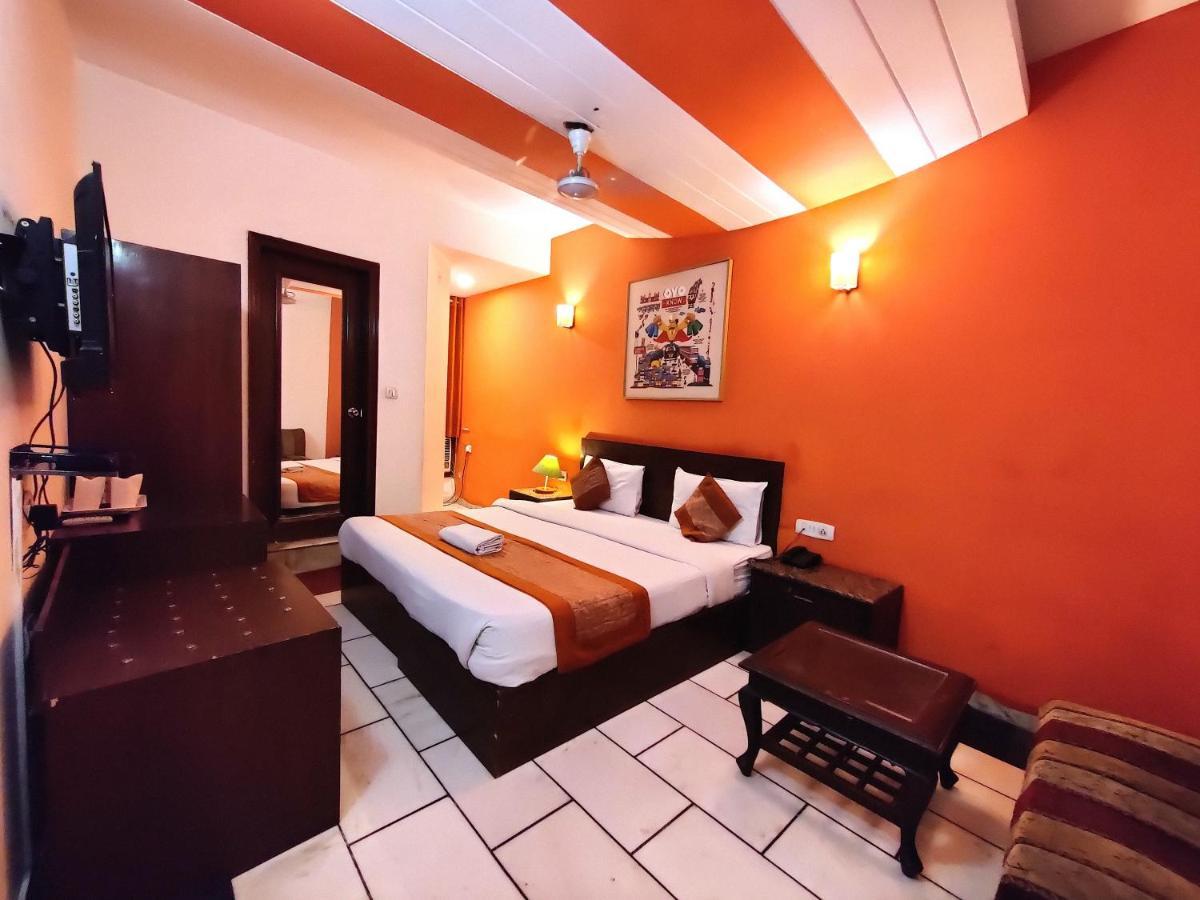 Hotel Unistar New Delhi Extérieur photo