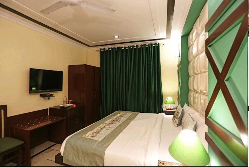 Hotel Unistar New Delhi Extérieur photo