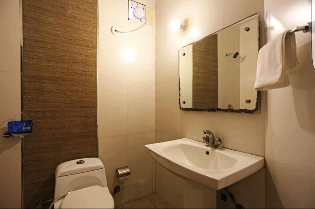 Hotel Unistar New Delhi Extérieur photo