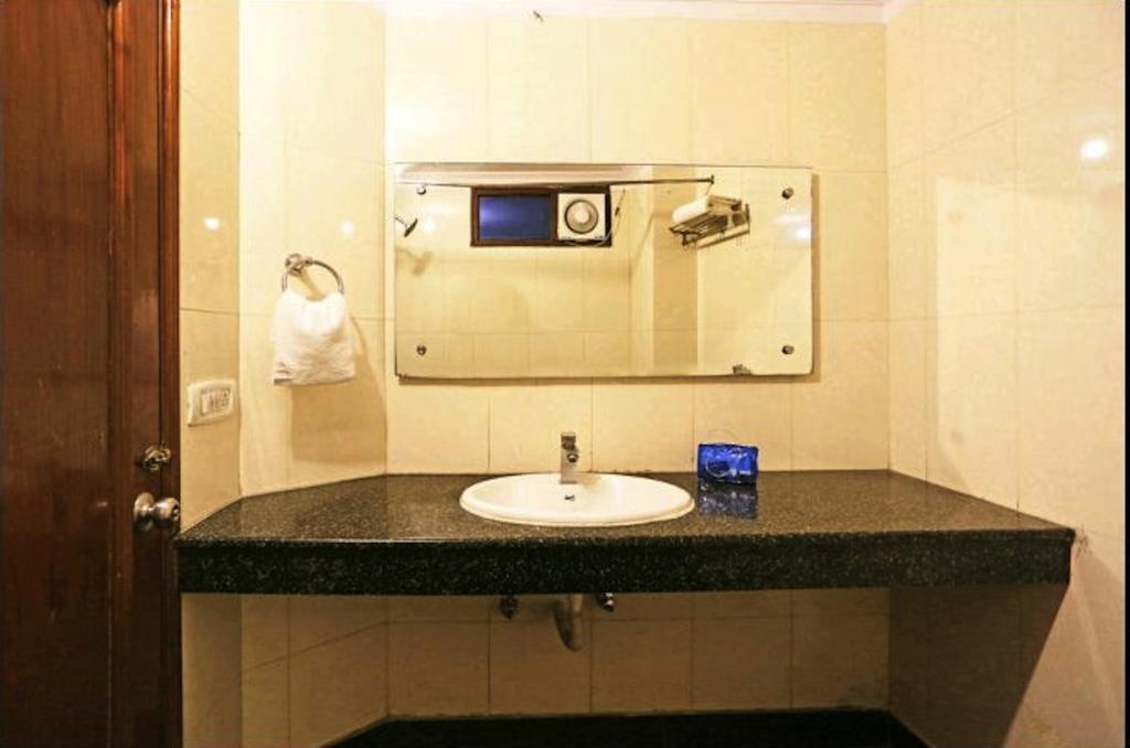 Hotel Unistar New Delhi Extérieur photo