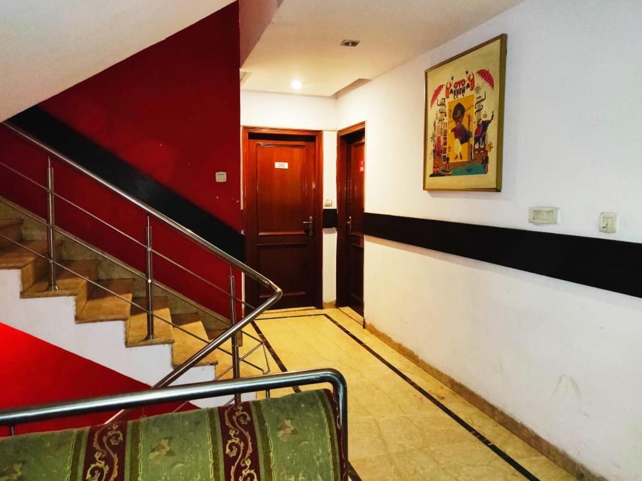 Hotel Unistar New Delhi Extérieur photo