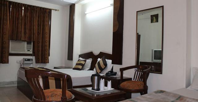 Hotel Unistar New Delhi Extérieur photo