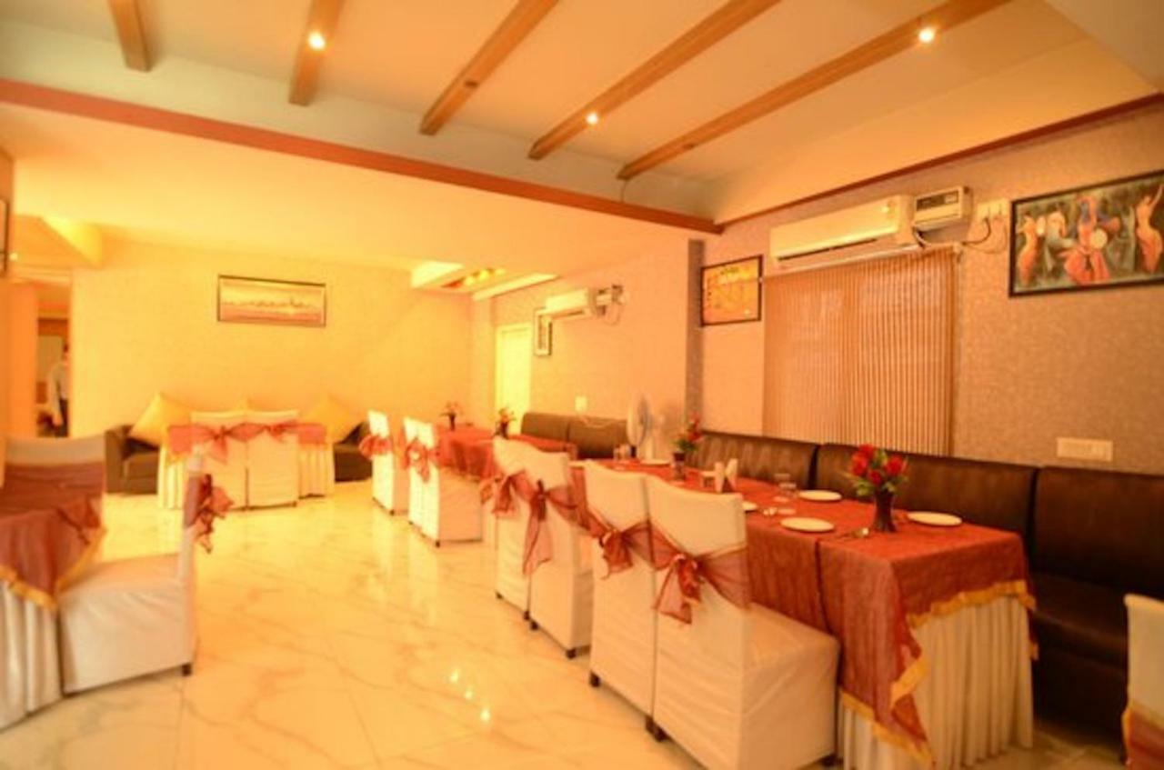 Hotel Unistar New Delhi Extérieur photo