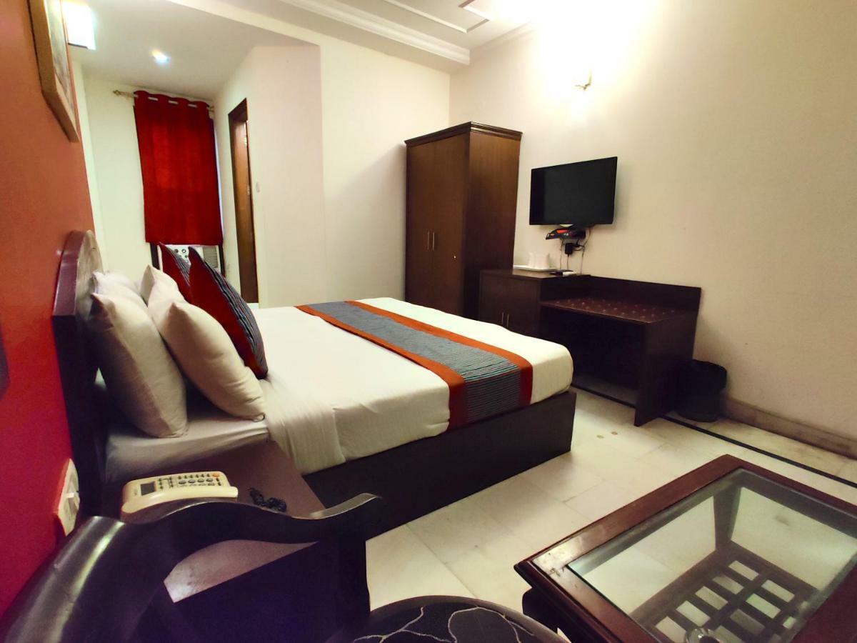Hotel Unistar New Delhi Extérieur photo