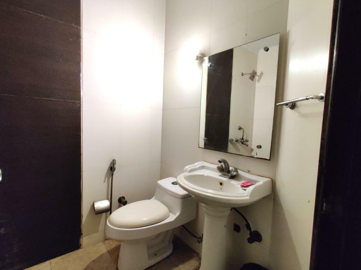 Hotel Unistar New Delhi Extérieur photo