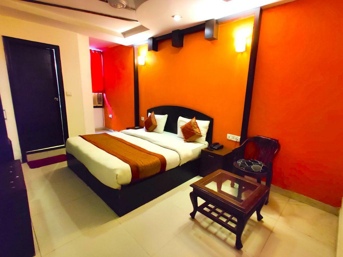 Hotel Unistar New Delhi Extérieur photo