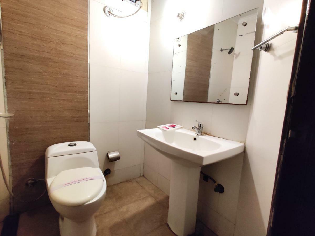 Hotel Unistar New Delhi Extérieur photo