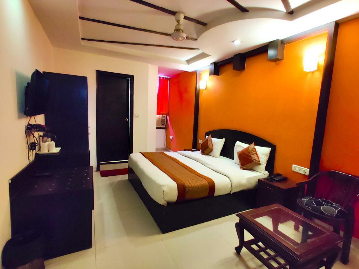 Hotel Unistar New Delhi Extérieur photo