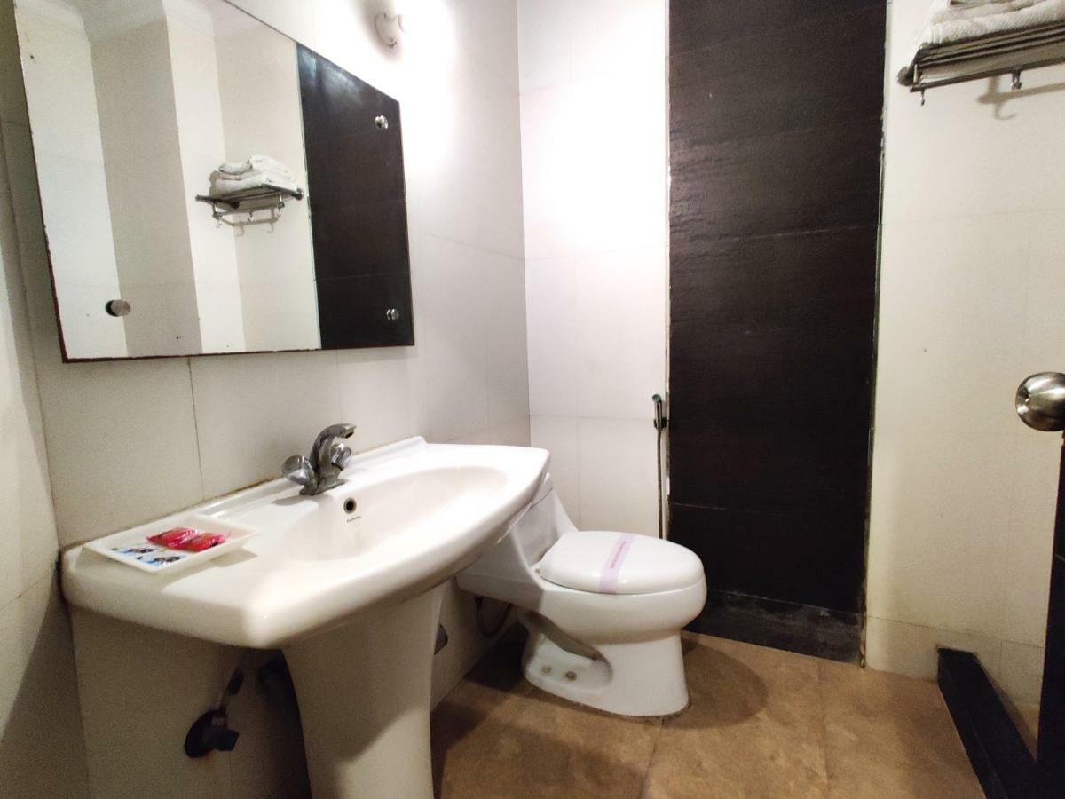 Hotel Unistar New Delhi Extérieur photo