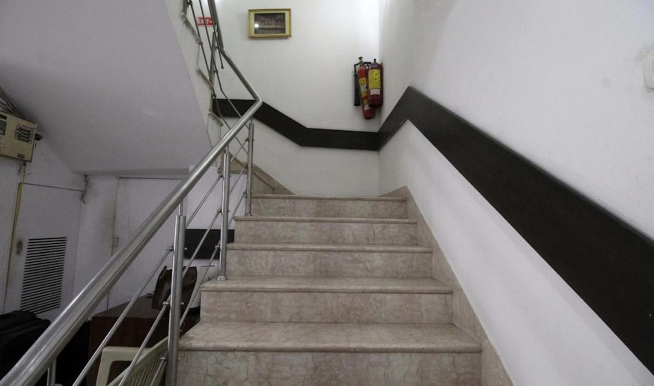 Hotel Unistar New Delhi Extérieur photo