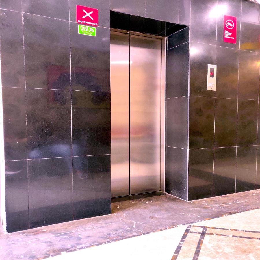 Hotel Unistar New Delhi Extérieur photo